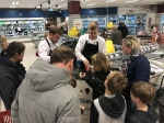 Kramer's Is var populær blandt hornbækkerne, da der tirsdag blev uddelt gratis smagsprøver i SuperBrugsen i den nordsjællandske badeby. Pressefoto: Lotte Lund.